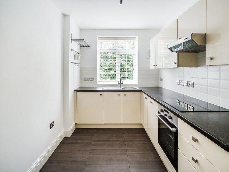 2 Bed Apartment To Rent in Croydon